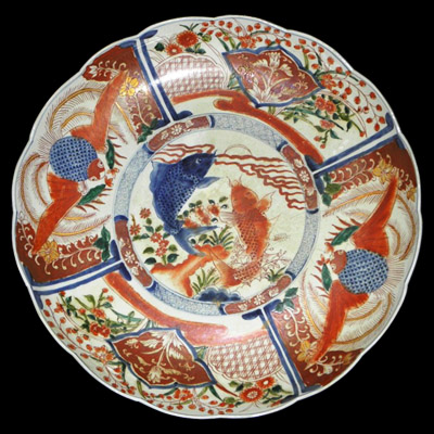 Very large (50 cm wide) Imari multicoloured plate