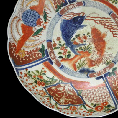 Very large (50 cm wide) Imari multicoloured plate