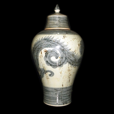 Yuan blue and white underglaze vase