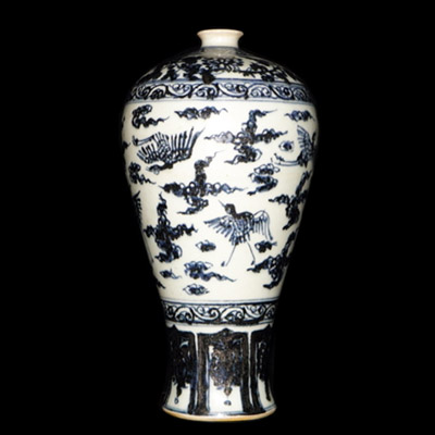 Yuan blue and white underglaze vase