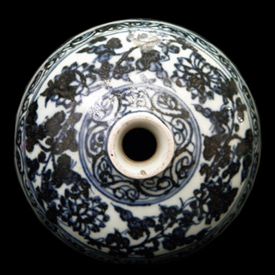 Yuan blue and white underglaze vase