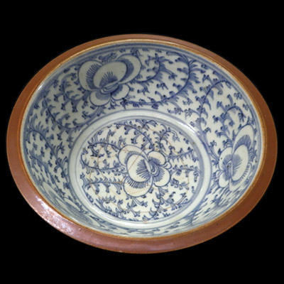 Blue and white Qing porcelain bowl with floral cobolt blue inderglaze