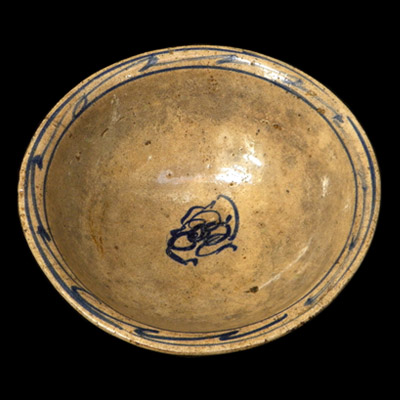 Qing bowl with cobalt blue decoration