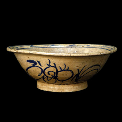 Qing bowl with cobalt blue decoration