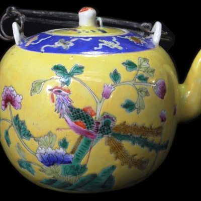 Qing SE Asia export ware famille jaune teapot