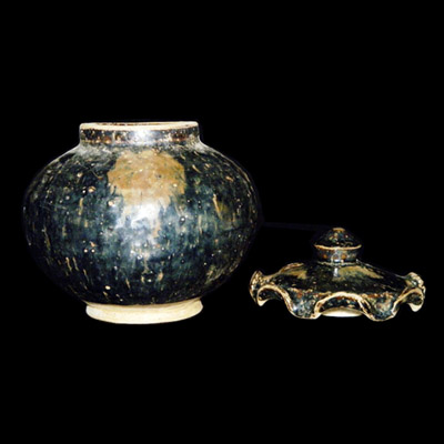 Black Song Jar with lotus leaf lid