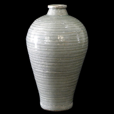 Song white glaze vase