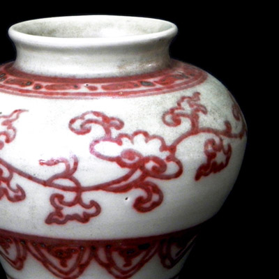 Yuan red and white jar