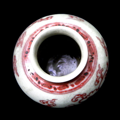 Yuan red and white jar