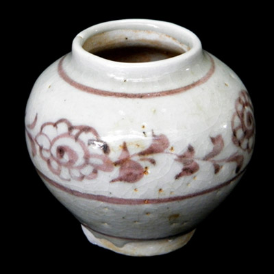 Yuan red and white underglaze jar