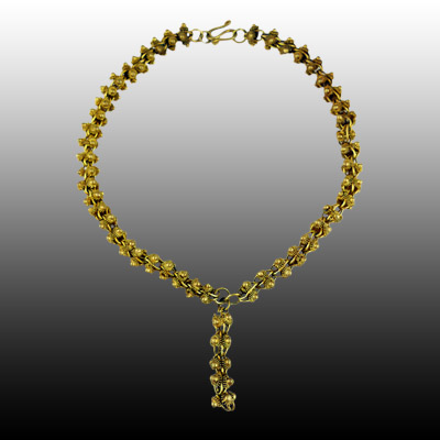 Yellow metal Minangkabau necklace with fine filigree work