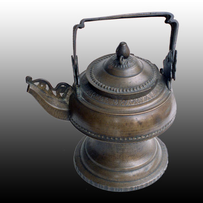 Minangkabau bronze kettle ornately decorated