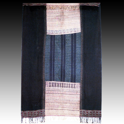 Sumatra Batak ceremonial warp ikat shoulder cloth (Ulos Pinunsaan)