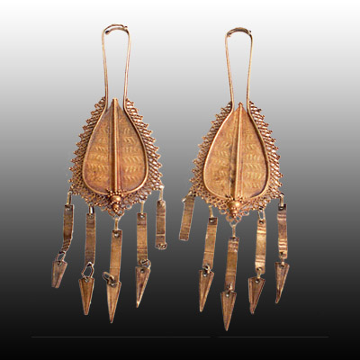 Pair of gold metal drop style Flores earings