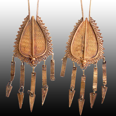 Pair of gold metal drop style Flores earings