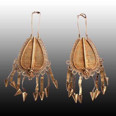 Pair of gold metal drop style Flores earings