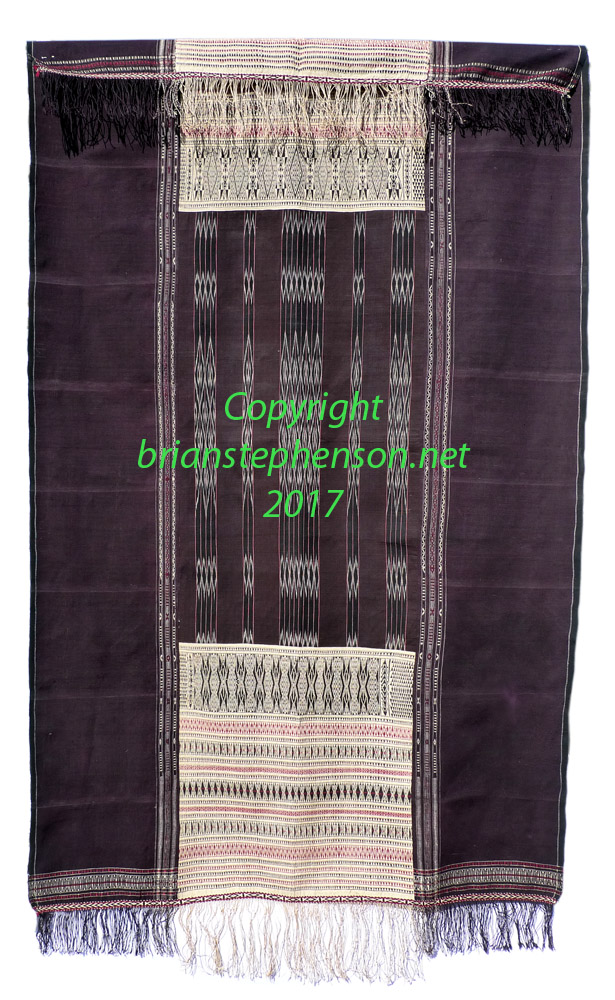 Sumatra Batak ceremonial warp ikat shoulder cloth (Ulos Pinunsaan)